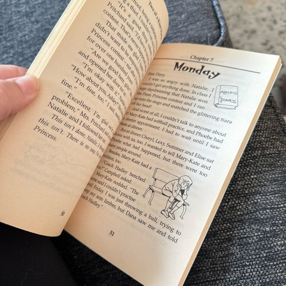 Mary Kate and Ashley Book Set - Pink, Blue, Gold Covers - Picture 6 of 6